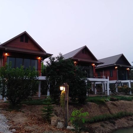 บ้านกลางเกาะ รีสอร์ท Uthai Thani Bagian luar foto